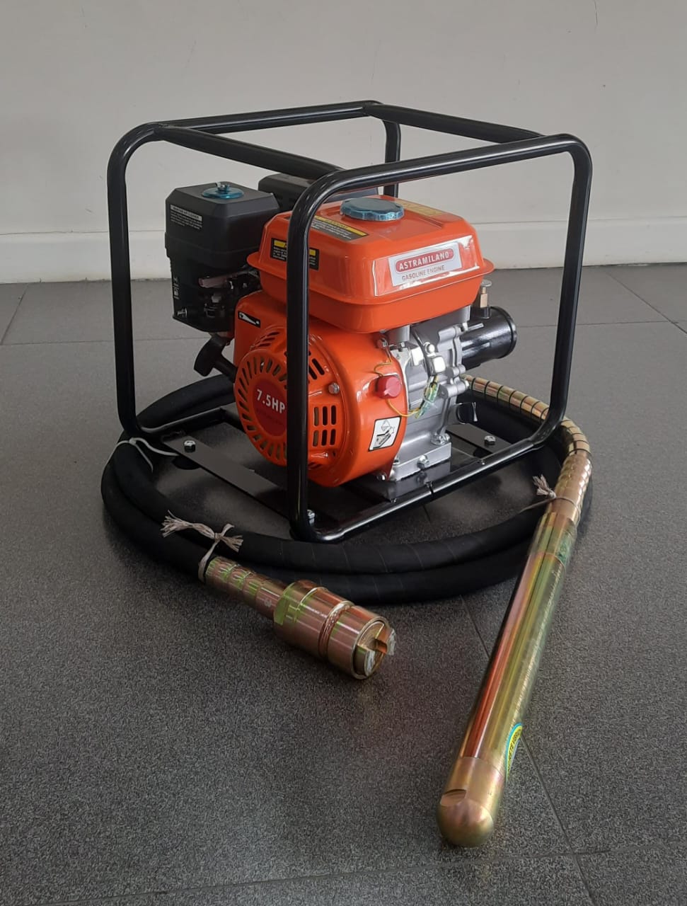 AstraMilano 45mm Concrete Poker Compactor – 7.5HP Petrol Engine | Heavy-Duty Construction Tool - Image 3