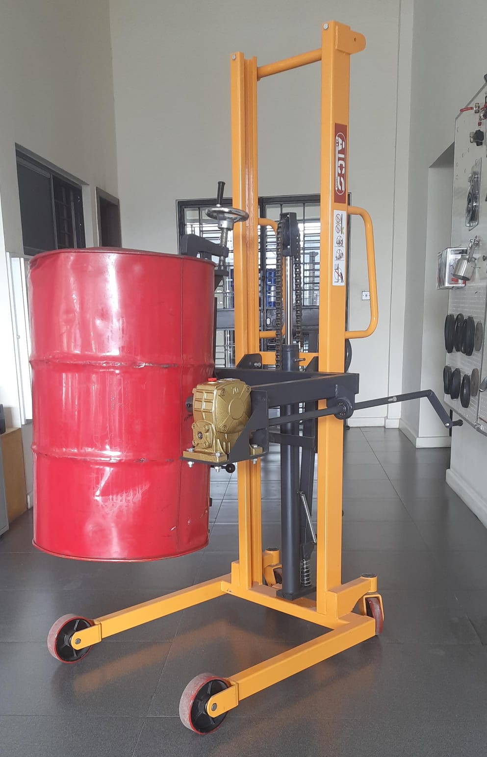 AMS2000-1.6M Aico Japan Manual Stacker Capacity 2.0 Tonnes (2000kgs) Lifting height 1.6 metres - Image 4